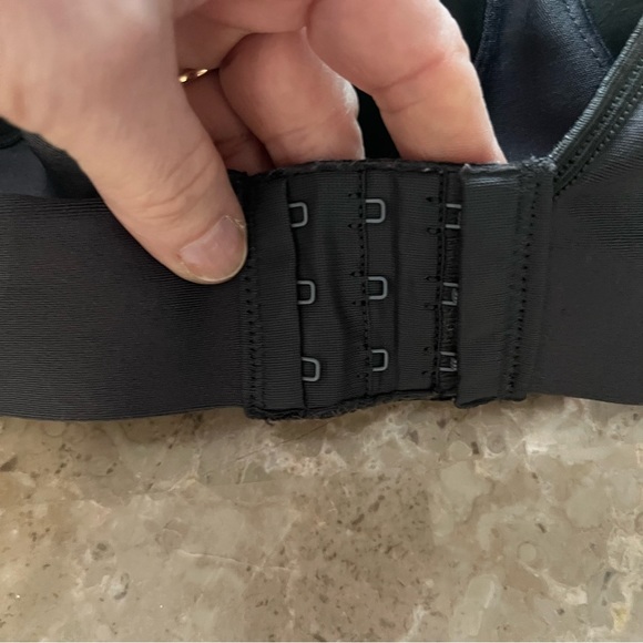 Hanes grey/black back hook closure bra size large - Picture 4 of 6